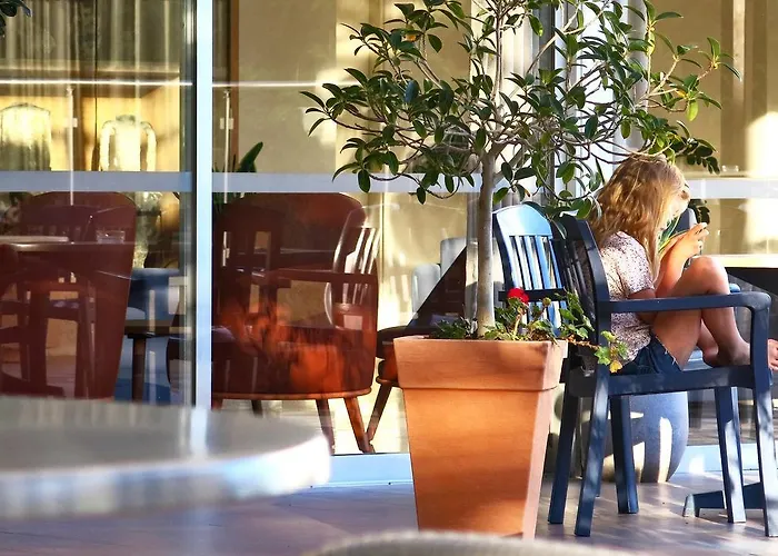 μαρίνα 3* Αγία Νάπα